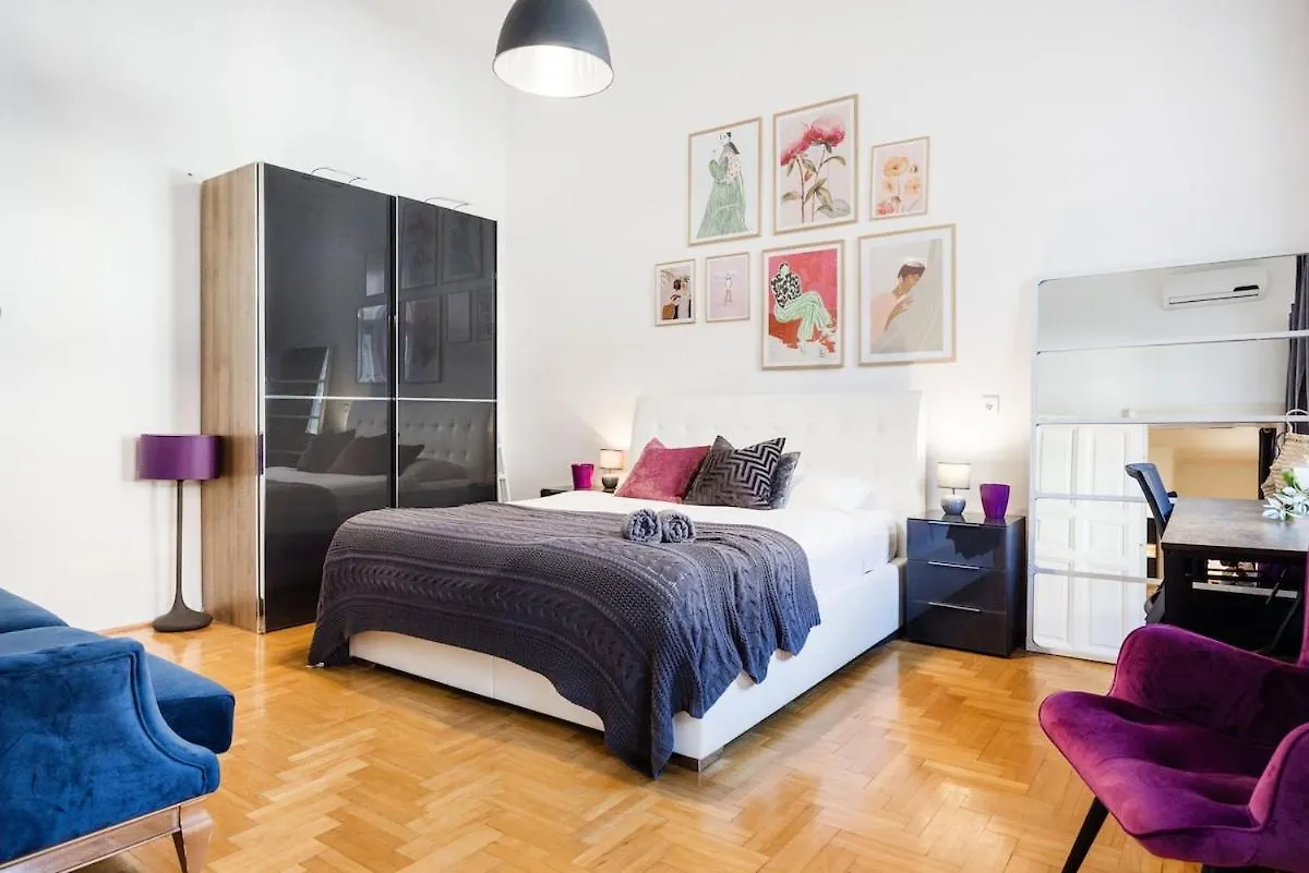 Wellness Penthouse Sauna & Jacuzzi-Heart Of City 부다페스트 0*,  헝가리