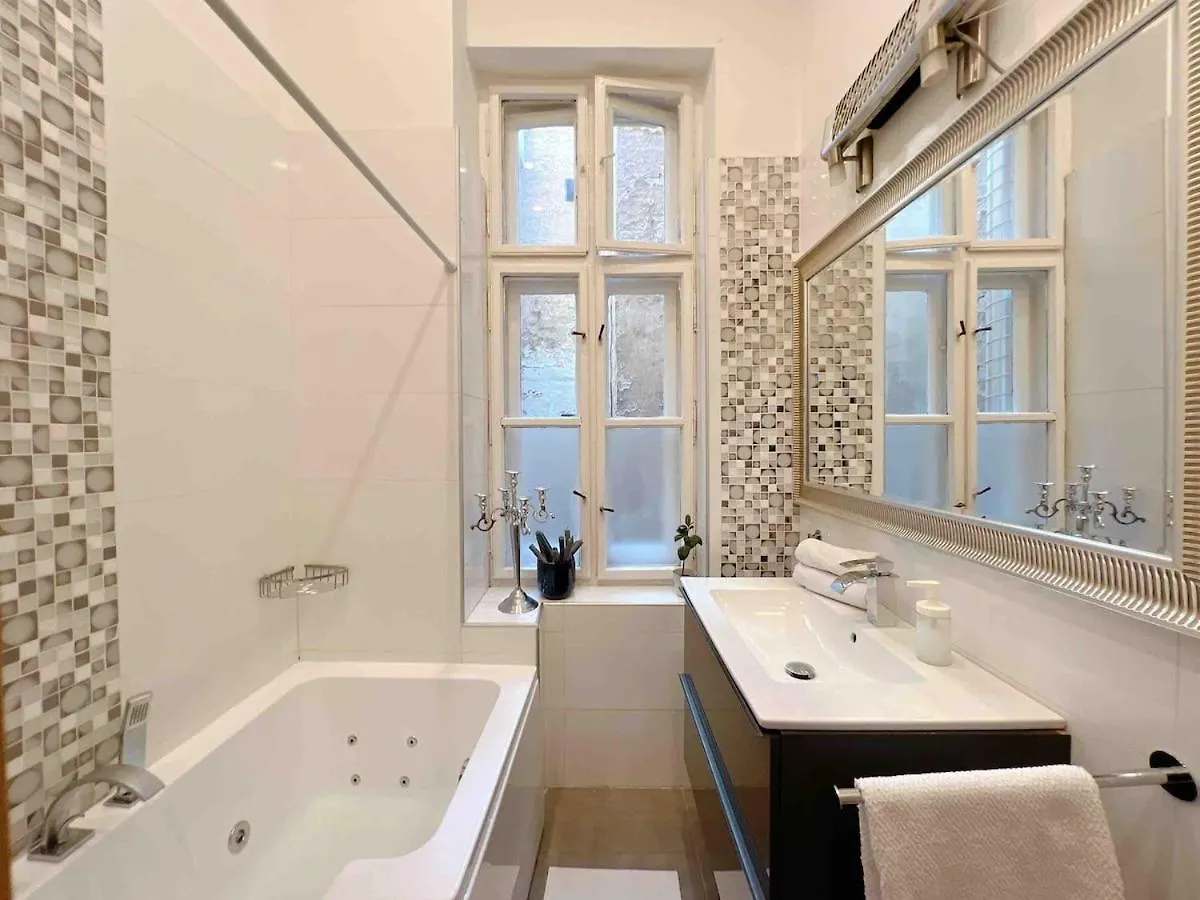 Wellness Penthouse Sauna & Jacuzzi-Heart Of City 布达佩斯